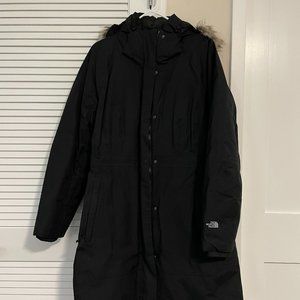 The North Face WOMEN'S ARCTIC PARKA II in TNF BLACK. Size: XL.